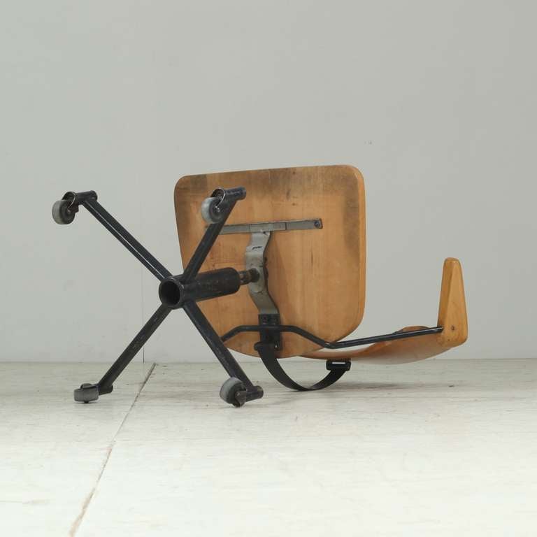 Desk Chair on Wheels with Solid Wooden Carved Out Seat In Excellent Condition In Maastricht, NL