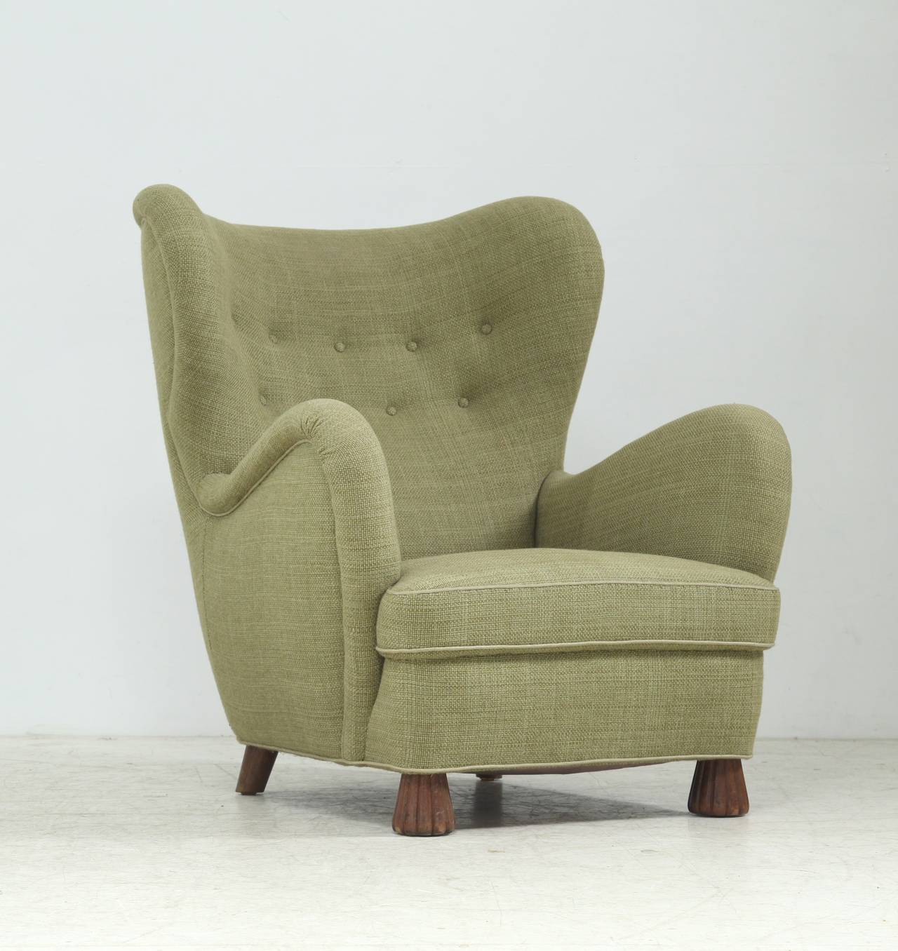 Perfect condition chair designed by architect Otto Schulz for his company Boet, Gothenburg, 1930.

Beautiful moss green upholstery in an excellent condition.