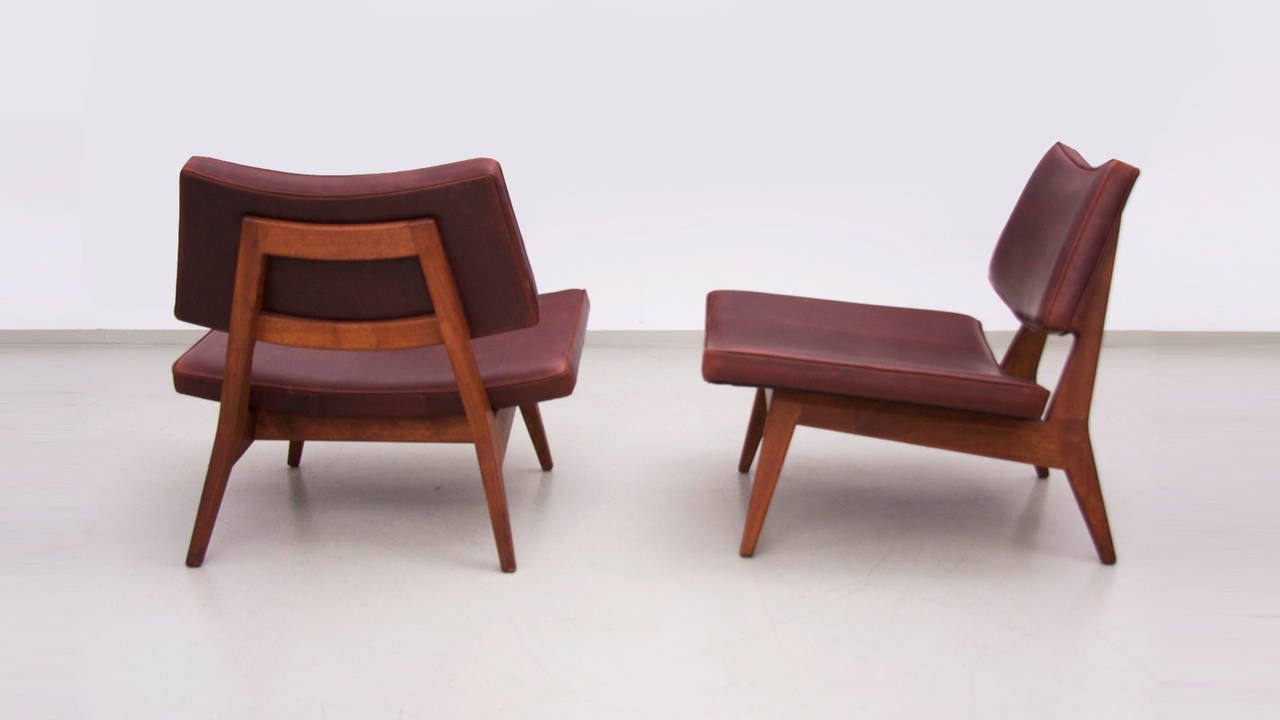 Rare Jens Risom Walnut Slipper Lounge Chairs in Leather In Excellent Condition In Maastricht, NL