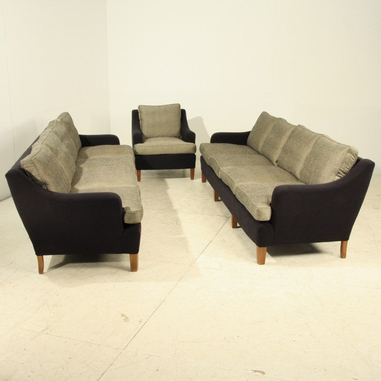Ultra large seating group - 2  x 4-seater sofa & chair
