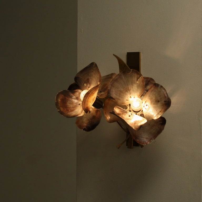 Beautiful flower form wall lamp by Belgian designer Willy Daro with capiz shell flowers and gilt bronze leaves. The light represents the attempt of the designer Willy Daro to bring art and sculpture into home design. Unique and interesting, this