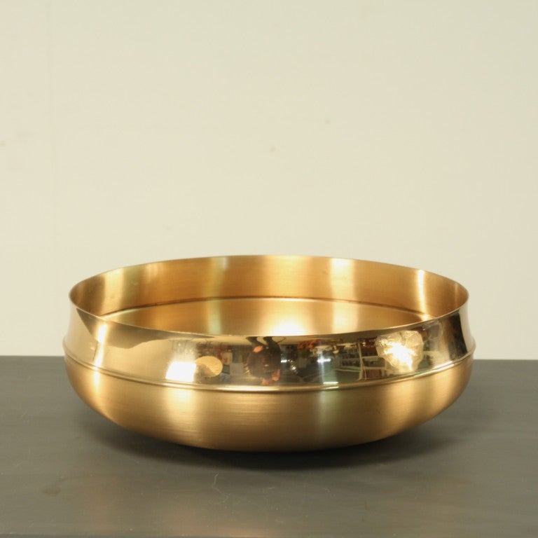 Brass bowl by Tapio Wirkkala and produced by Kultakeskus, Finland, 1970s, handmade by order. With makers mark and in perfect condition.

We have several bowls by Wirkkala available. Please also see our other listings.

We can ship this item at the