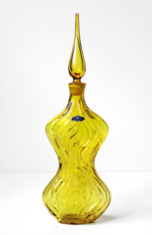 Trio of decanters designed by Wayne Husted for Blenko In Excellent Condition In New York, NY