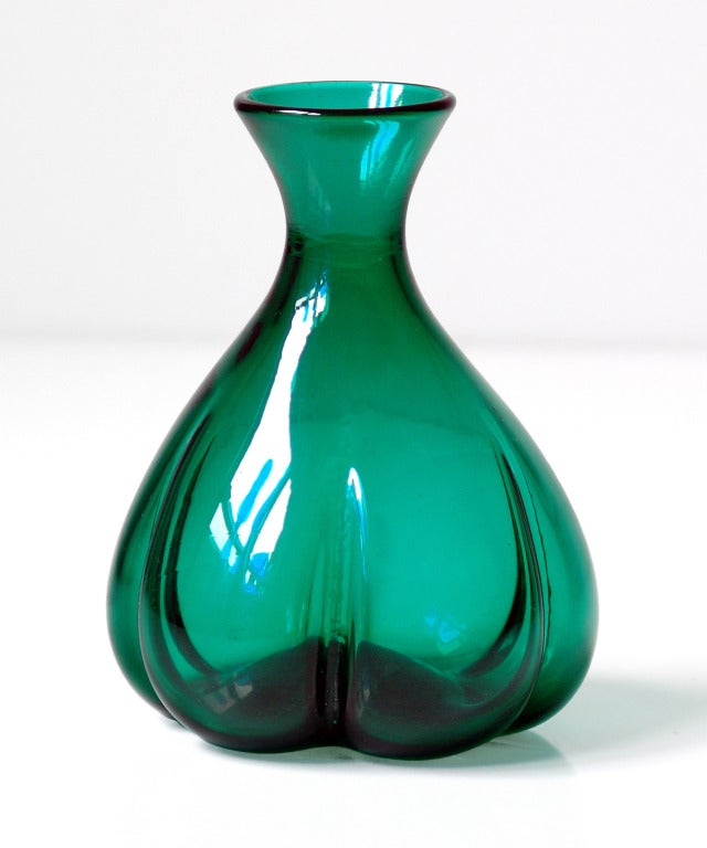 Trio of Winslow Anderson design bud vases in various greens In Excellent Condition In New York, NY