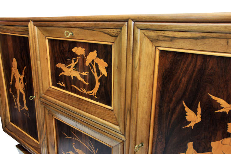 A Large Walnut Cabinet of Fine Quality Attributed to Colli In Good Condition In London, GB