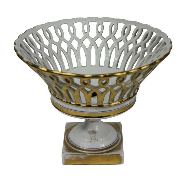 An Original Ground Gold Paris Ware Tazza