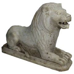 Indischer geschnitzter Marmor-Liegestuhl mit liegendem Löwen