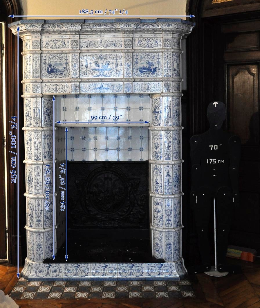 Camino antico in ceramica con decorazioni blu su sfondo bianco, XIX secolo in vendita 4
