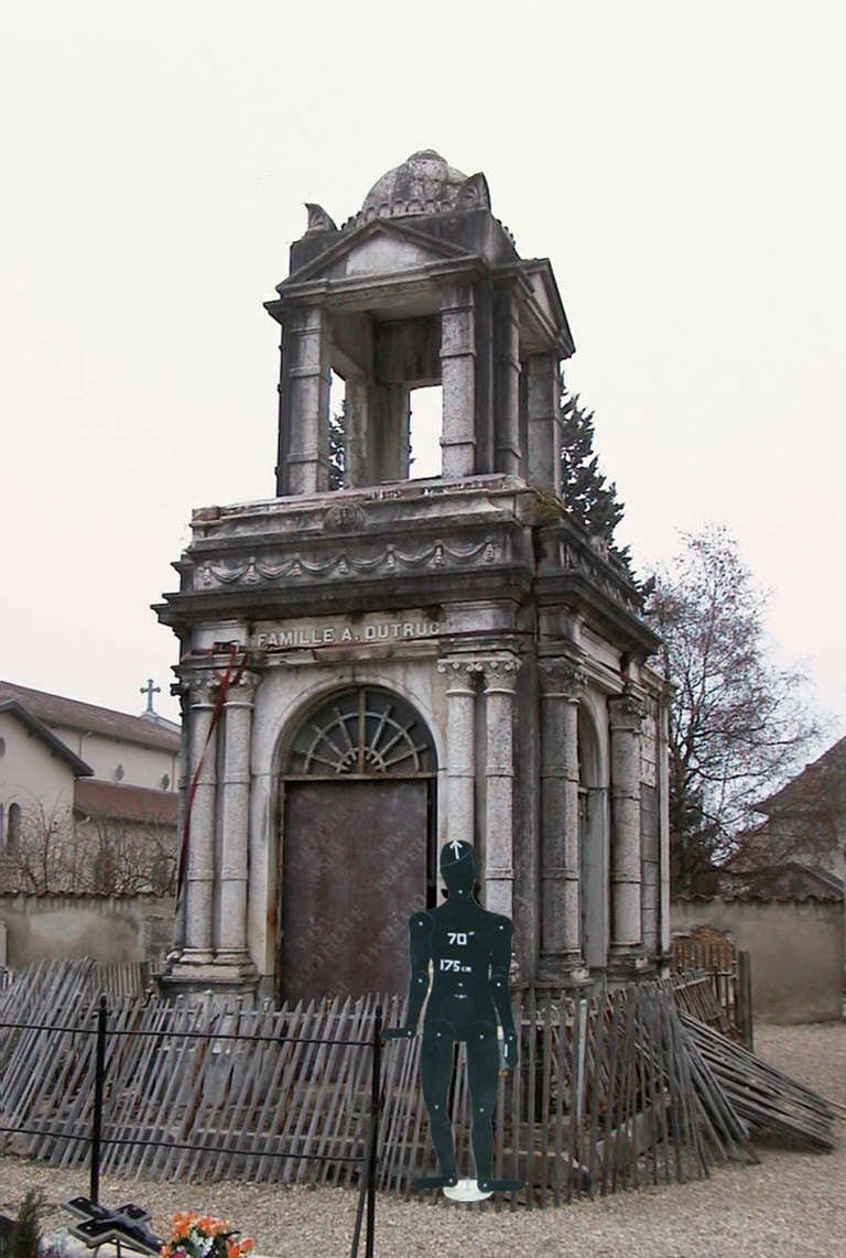 This exceptional mausoleum was built for the Dutruc Family circa 1880. In a Neo-Renaissance style, this mausoleum is decorated with double columns crowned by corinthians capitals, pilasters, carved frieze, and pediments. The large openings are