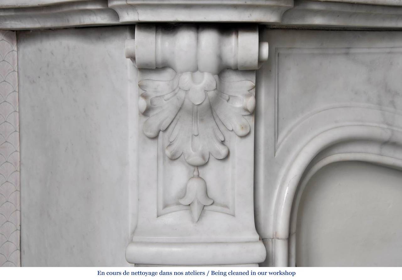 Antique Louis XV style fireplace in white Carrara marble, Period 19th c. In Good Condition In Saint Ouen, FR