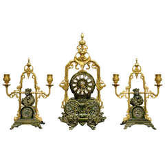 Japanese style mantel clock decorated with Foo Dogs attributed to Choisy-Le-Roi manufactury, 19th c.