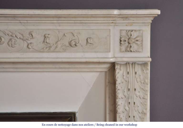 Antique Louis XVI Style Fireplace with Carved Foliages in Carrara Marble, Period 19th Century In Good Condition In Saint Ouen, FR