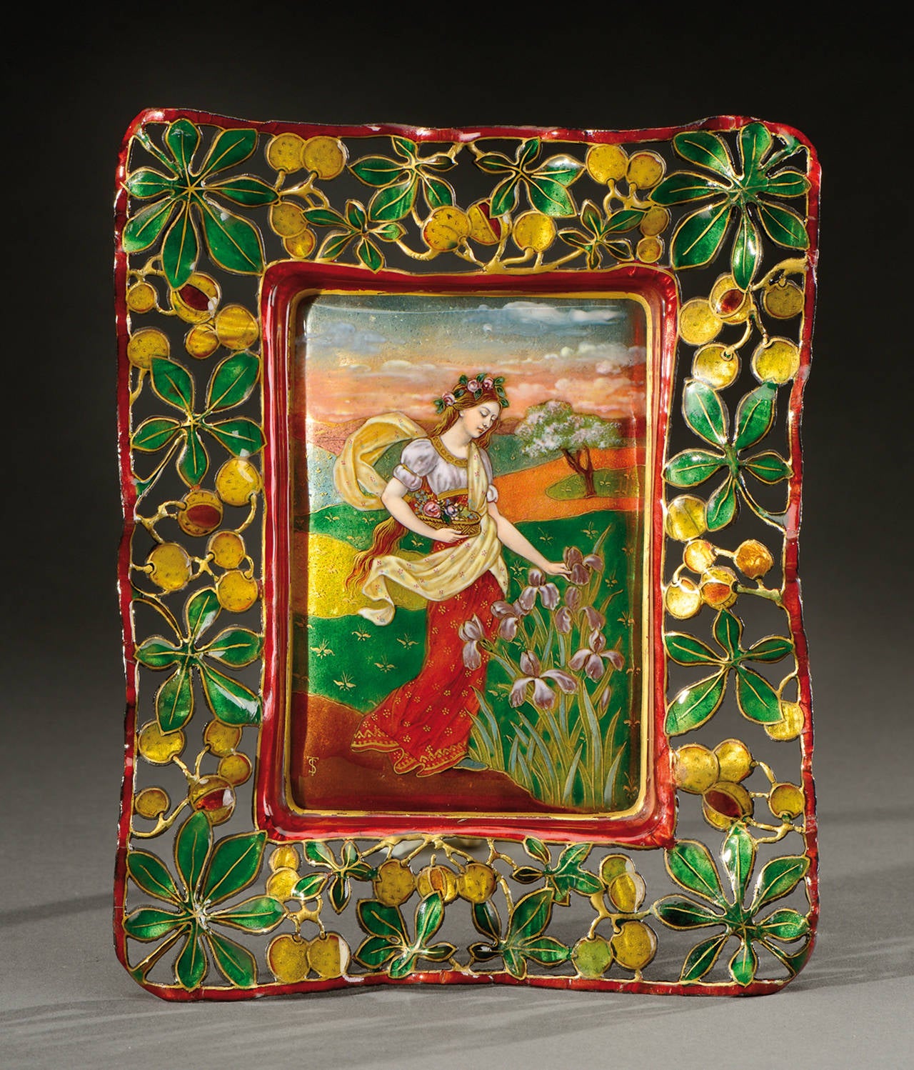 Joint work of an enameller, Théophile Soyer (1853-1940) and a designer, Eugène Grasset, this small precious, refined object uses the motif of a stained glass window, titled 