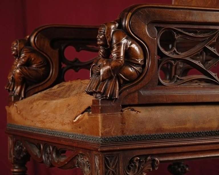 Neo-Gothic Armchair of Carved Walnut and Embossed Leather, 19th Century 1