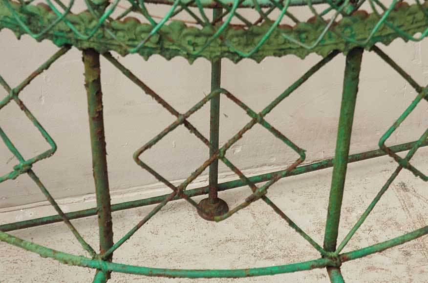French Iron tiered plant stand Period : 19th century