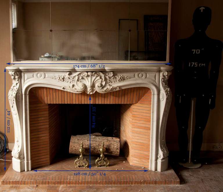 Antiker opulenter Kamin aus weißem Carrrara-Marmor im Louis-XV-Stil 3