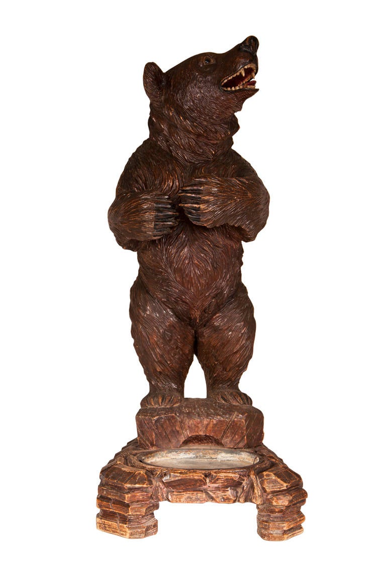 This umbrella holder in Bear form is made out of carved and patinated wood. Made in the second half of the 19th century, this umbrella holder is designed in the Black Forest style. Although this name refers to a region of Germany, this item comes