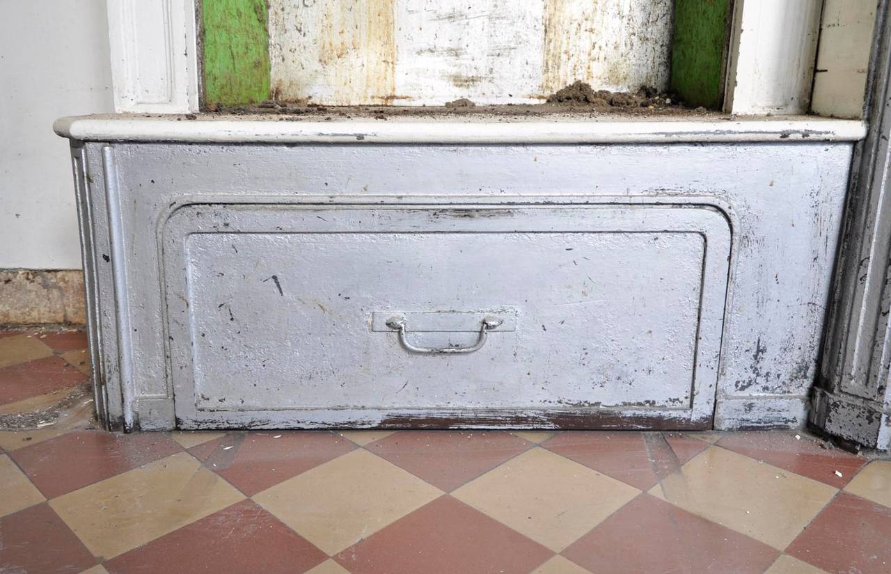 Cast iron stove from the Talamona parisian manufacture In Good Condition In Saint Ouen, FR