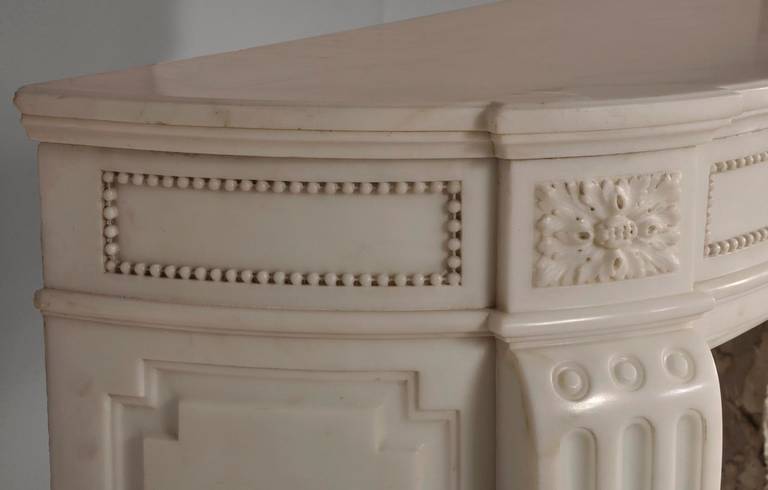 Rare Louis XVI Style Fireplace with Pearl Decor, Statuary Marble, 19th Century In Excellent Condition In Saint Ouen, FR