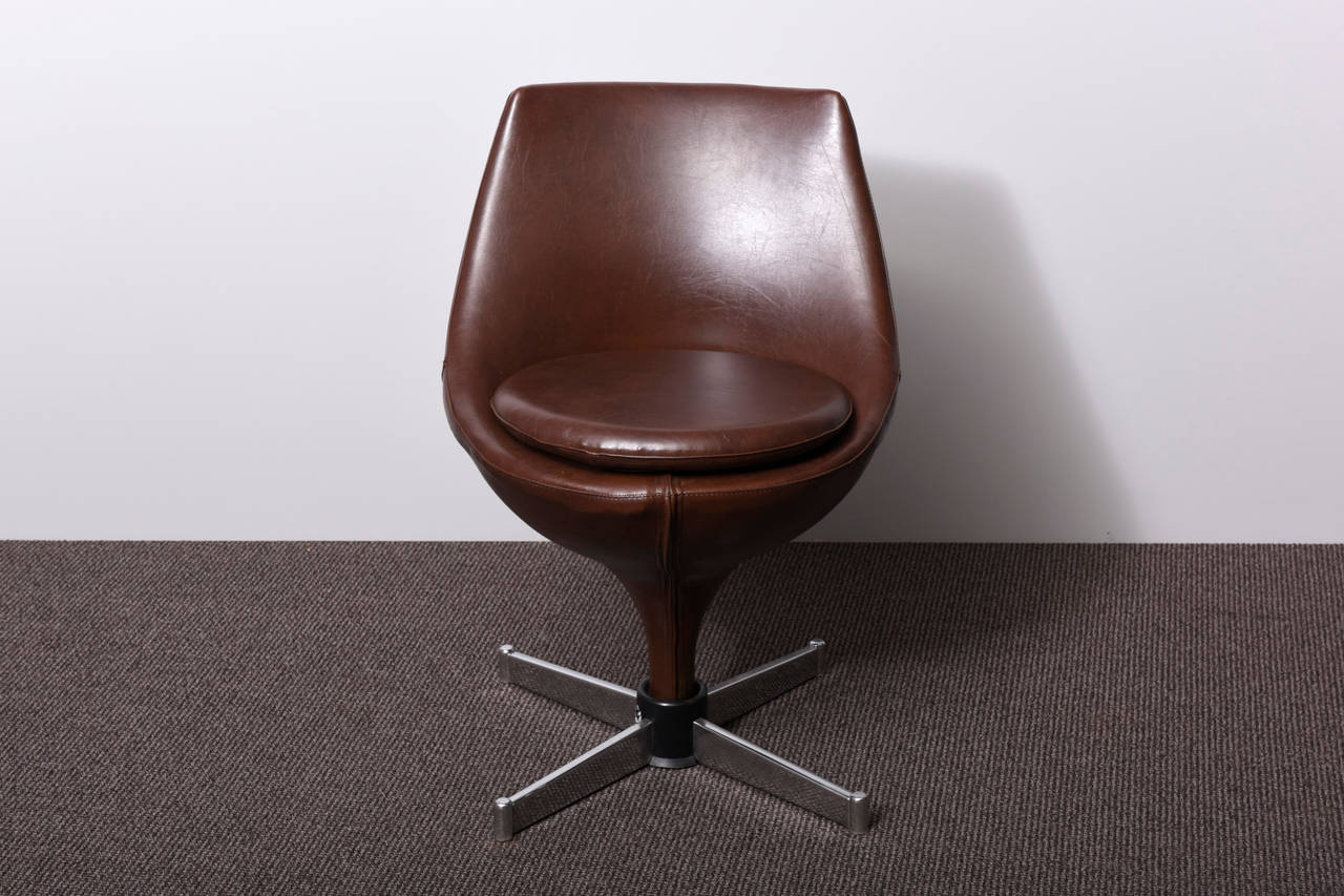 Swivel Chair by Pierre Guariche for Meurop In Excellent Condition For Sale In Brussels, BE
