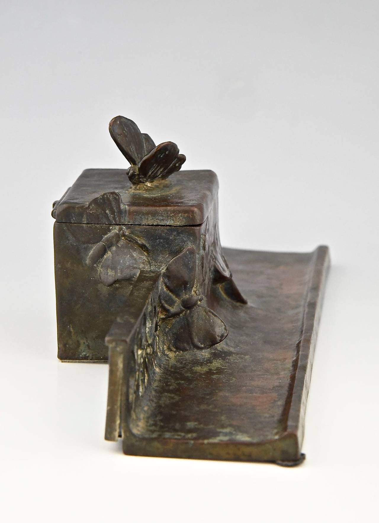 Art Nouveau Bronze Inkwell with Butterflies and Glass Inlay, circa 1900 In Good Condition In Antwerp, BE
