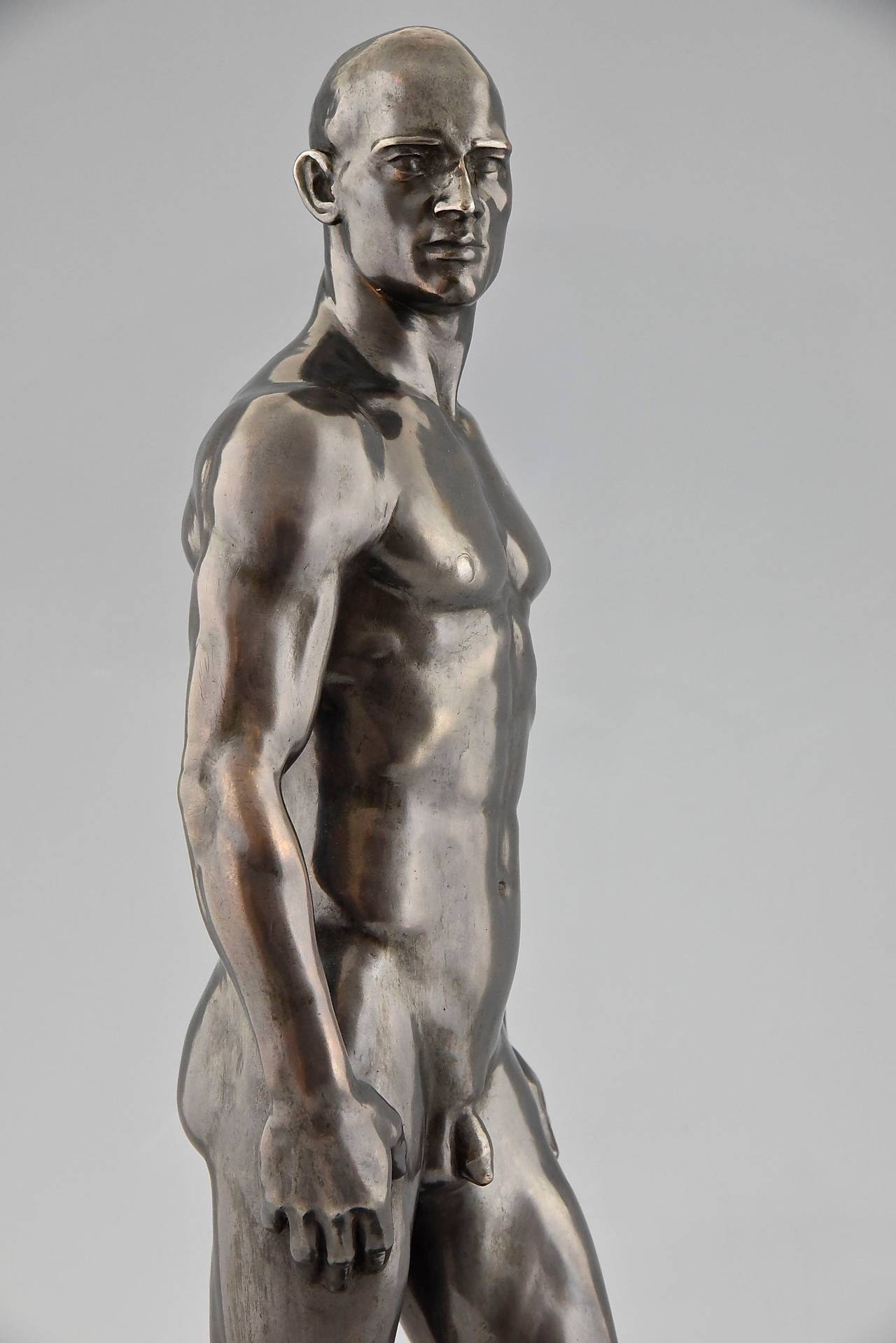 Antike Skulptur eines männlichen Aktes von Hans Retzbach:: Deutschland:: 1919 (20. Jahrhundert)