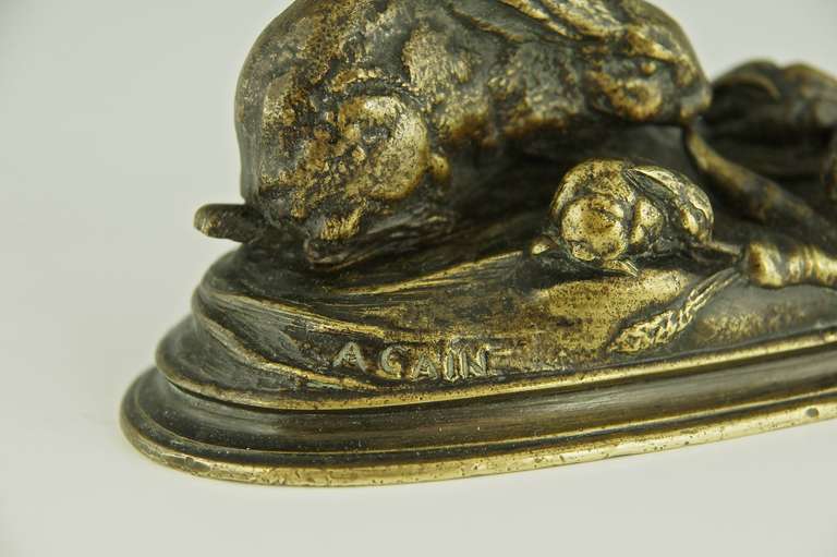 Sculpture en bronze d'un lapin avec trois bébés lapins par A. Cain:: France 1875. 2