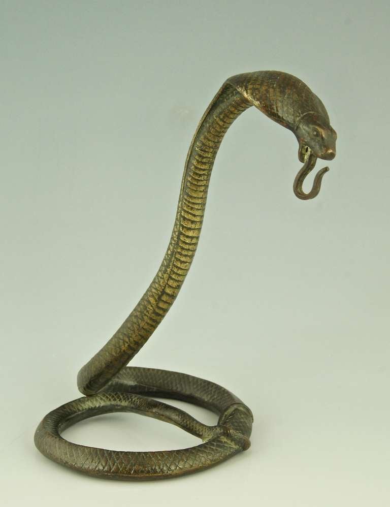 A Bronze Art Deco Cobra Pocket Watch Stand by Edgar Brandt In Good Condition In Antwerp, BE