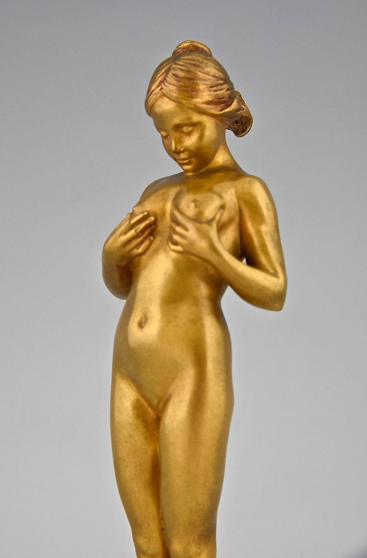 Art Nouveau Gilt Bronze Sculpture of a Young Girl Nude by Bofill, France, 1905 In Good Condition In Antwerp, BE