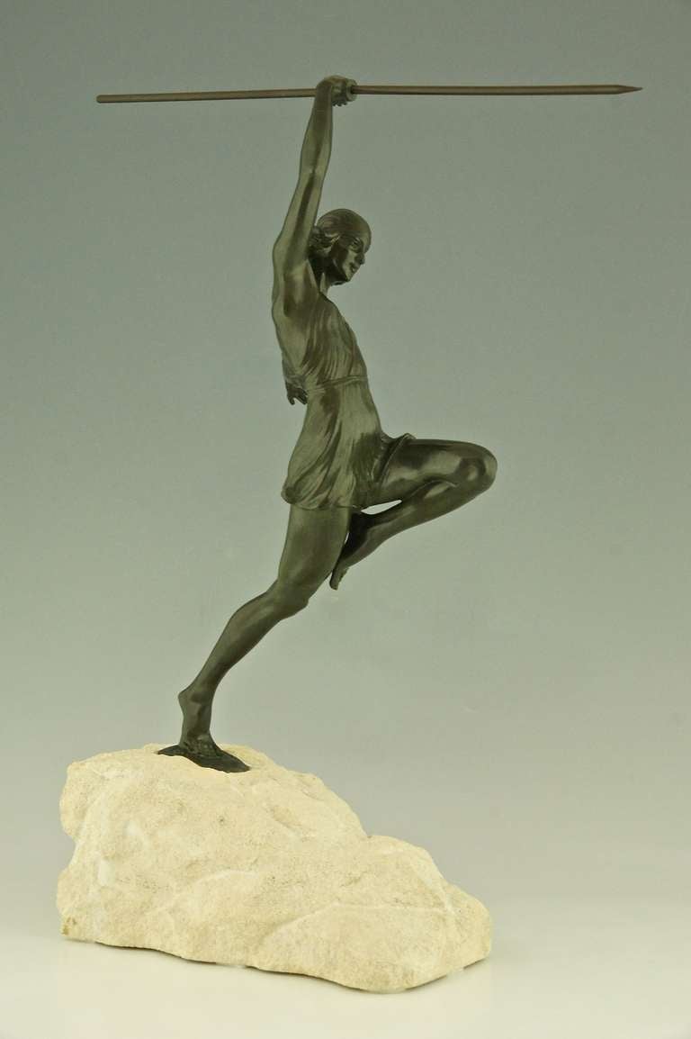 Bronze Art Deco female javelin thrower by Pierre Le Faguays, France 1935.