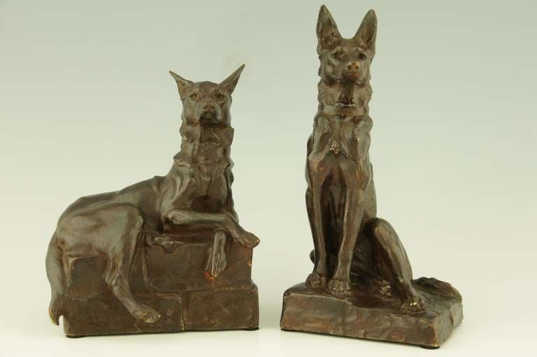 French A pair of bronze shepherd dog bookends by Maximilien Fiot, France. 