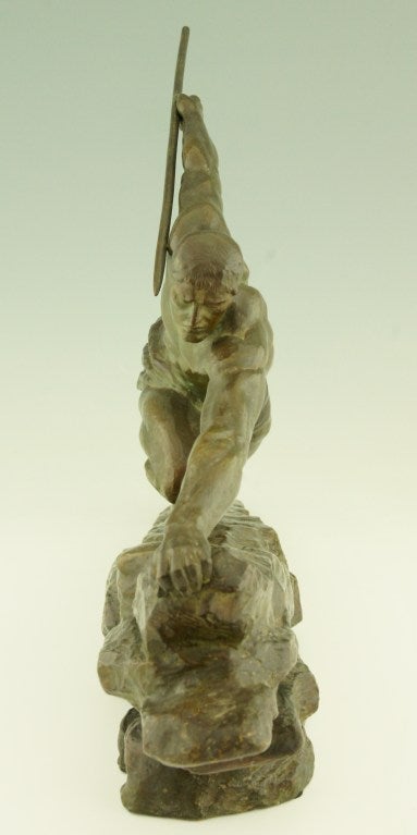 Bronze Art Déco d'un homme avec une lance par Pierre Le Faguays