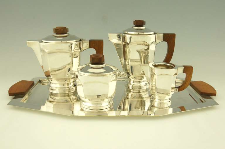 A 5 piece silver plated Art Deco tea and coffee set by Argit, Paris.
Each piece is stamped and numbered. 

Literature:  
“Dictionnaire des poinçons” Orfèvrerie. 

Fedex shipping: $ 125

