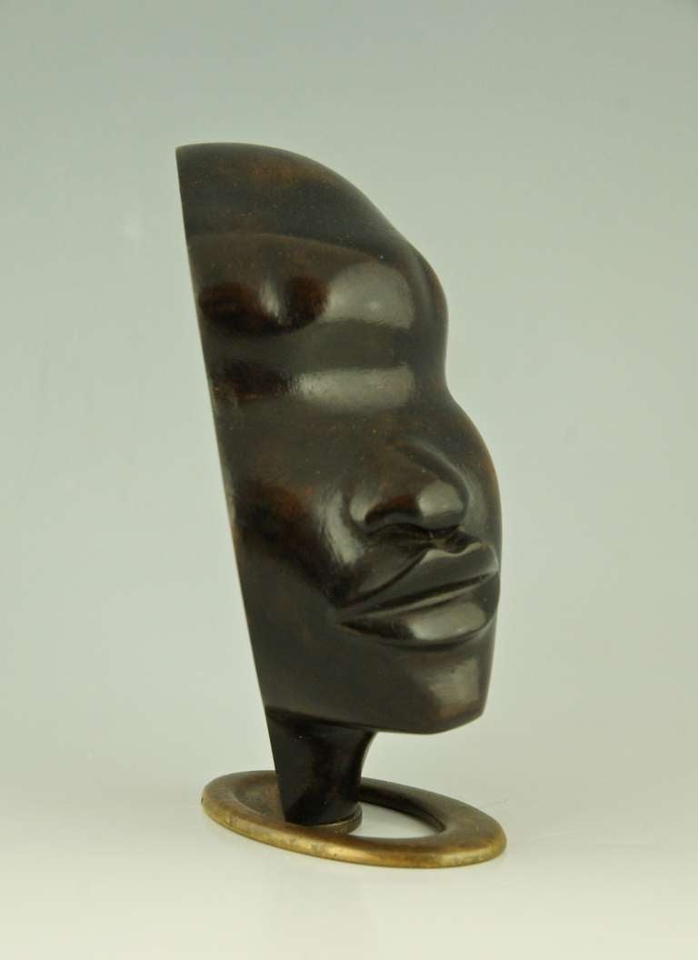 Wooden Sculpture of an African Woman with Earring on Oval Base by F. Hagenauer, 1930 In Good Condition In Antwerp, BE