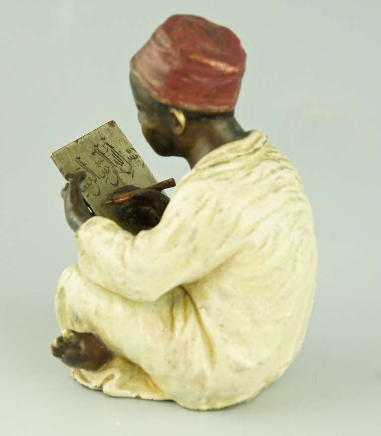 A Cold Painted Orientalist Vienna Bronze of a Writing Boy by Bergman, Austria 1900 In Good Condition In Antwerp, BE