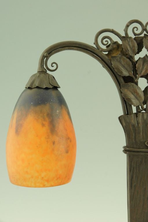 A Daum Nancy table lamp. 4