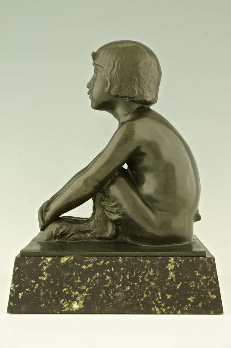 Sculpture Art déco d'un satyre féminin assis par Paul Silvestre. 
Marque de fonderie Susse Frères, Paris. 

La littérature :
u2028