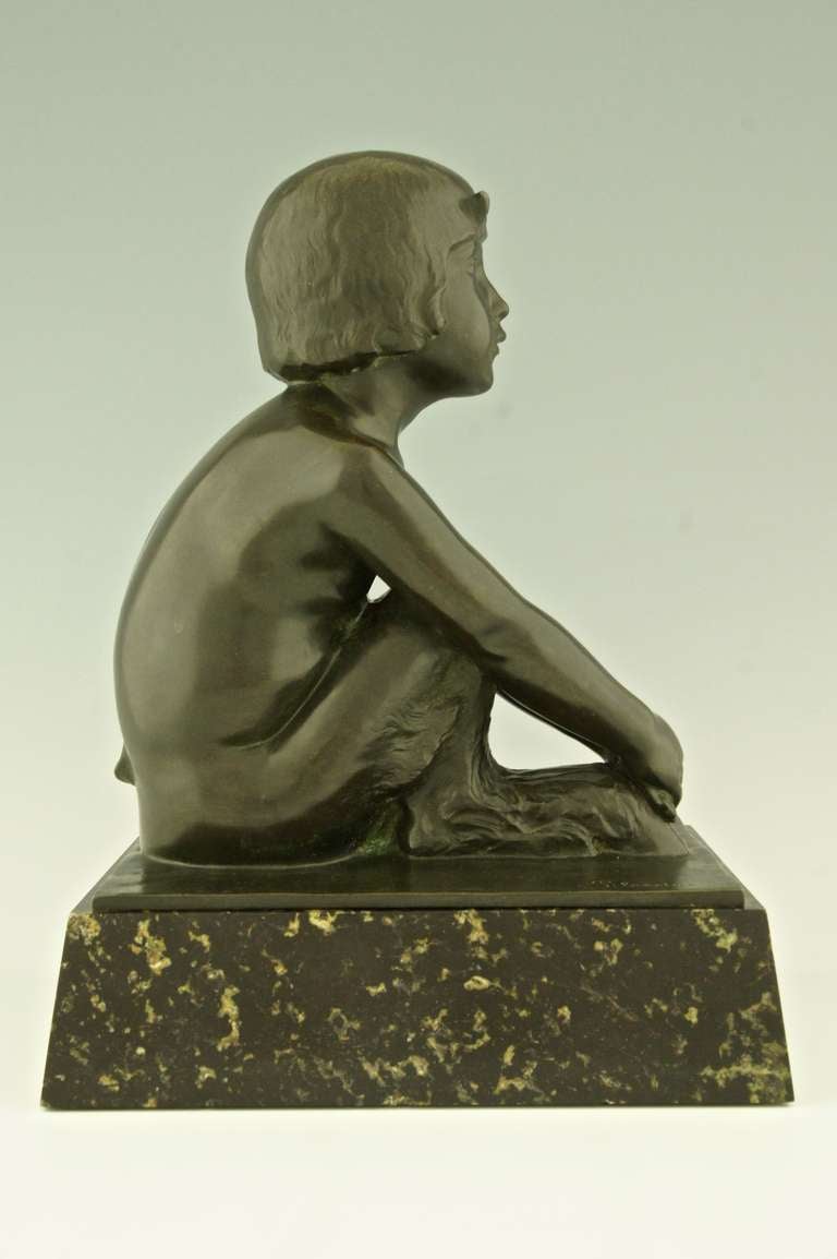 Sculpture Art déco d'une satyre féminine assise par Paul Silvestre Bon état à Antwerp, BE
