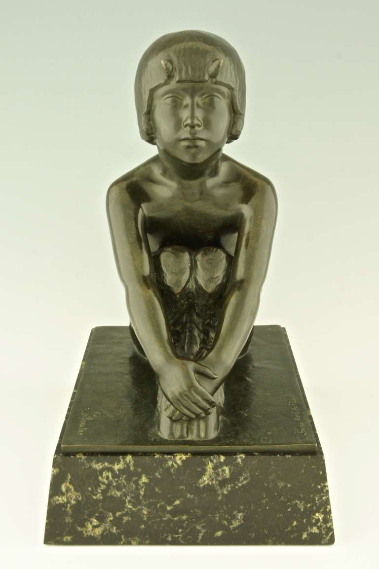 20ième siècle Sculpture Art déco d'une satyre féminine assise par Paul Silvestre