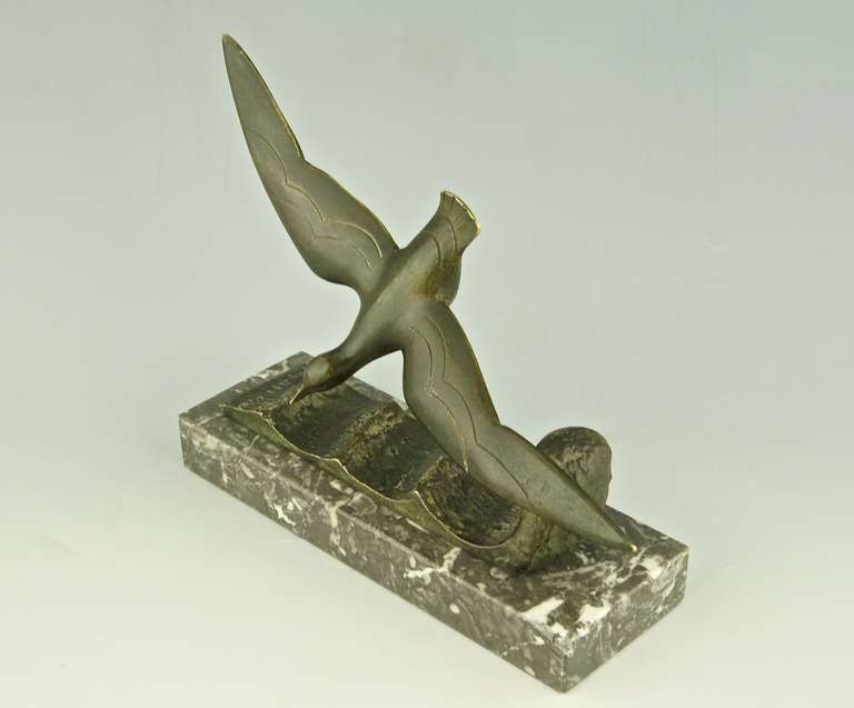 Art Deco bronze sculpture of a seagull diving in the waves. 
By Georges Raoul Garreau.
Signature: ”¨G. Garreau.
”¨”¨Style: Art Deco.

Condition: Good original condition.
Date: ”¨Ca. 1925.
Material: Bronze with green patina on a marble base. 