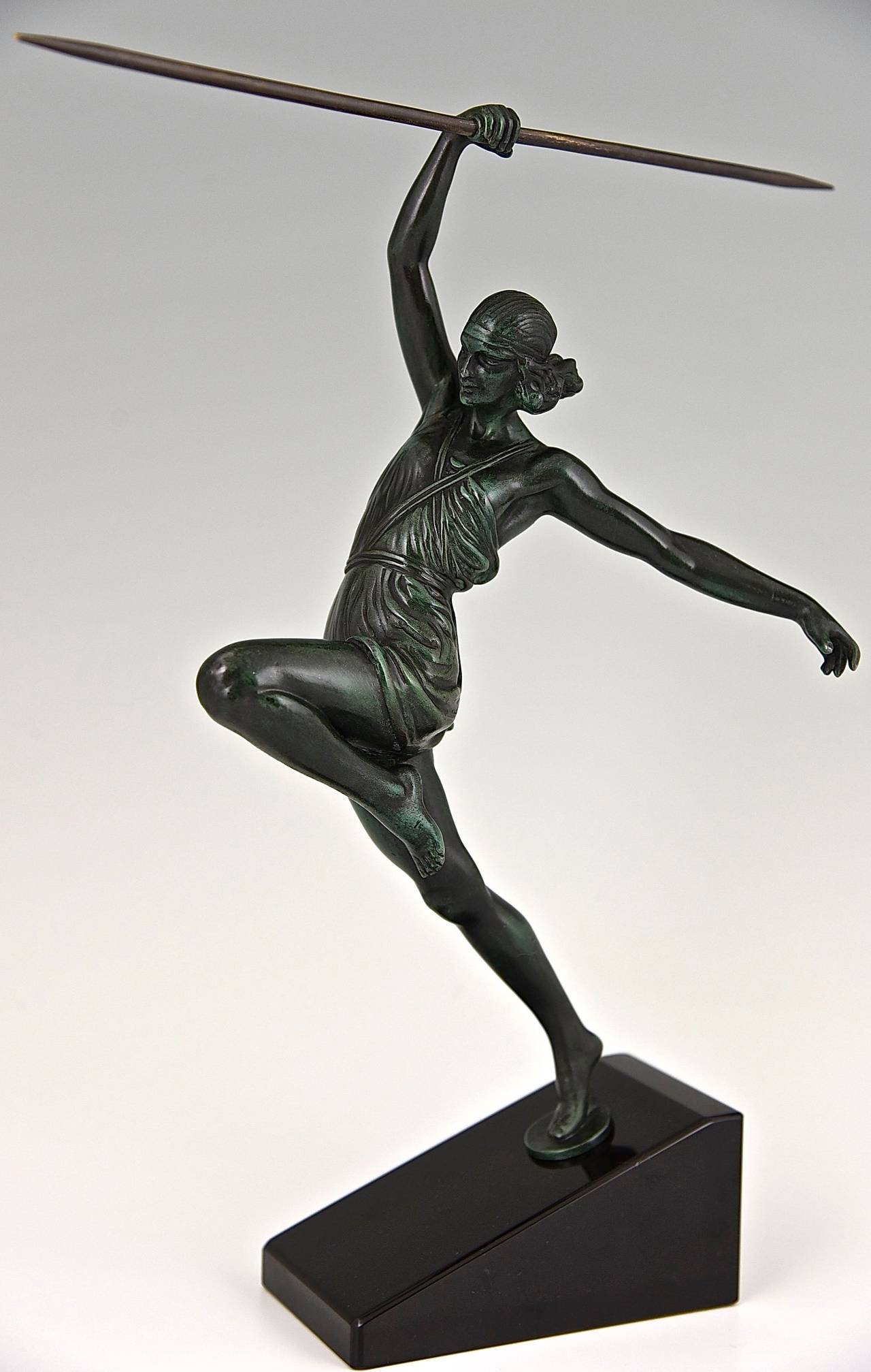 javelin thrower statue