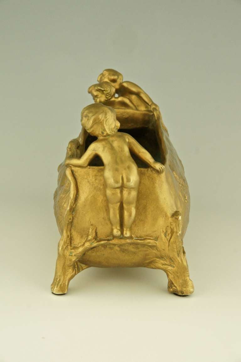 Art Nouveau gilt bronze jardiniere with nude by Charles Korschann. In Good Condition In Antwerp, BE