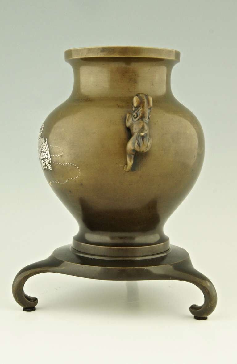 Anglo-Japanese Antique Japanes Bronze Vase With Foo Lions, Meiji Period.