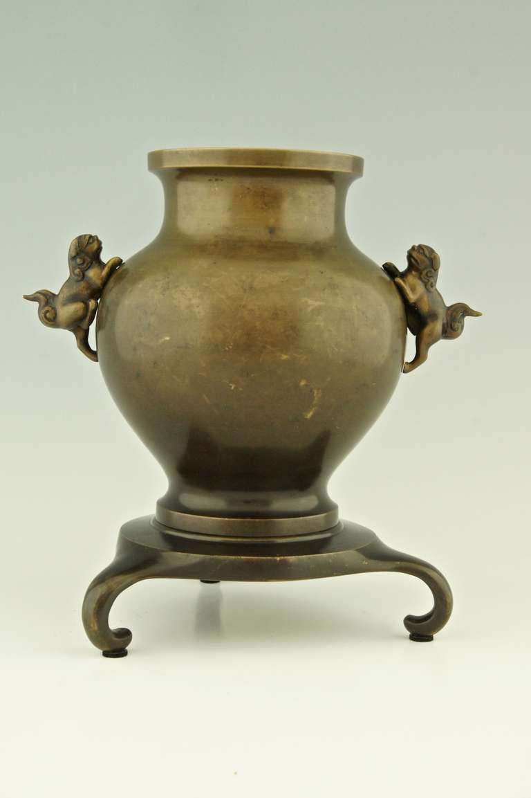 Japanese Antique Japanes Bronze Vase With Foo Lions, Meiji Period.