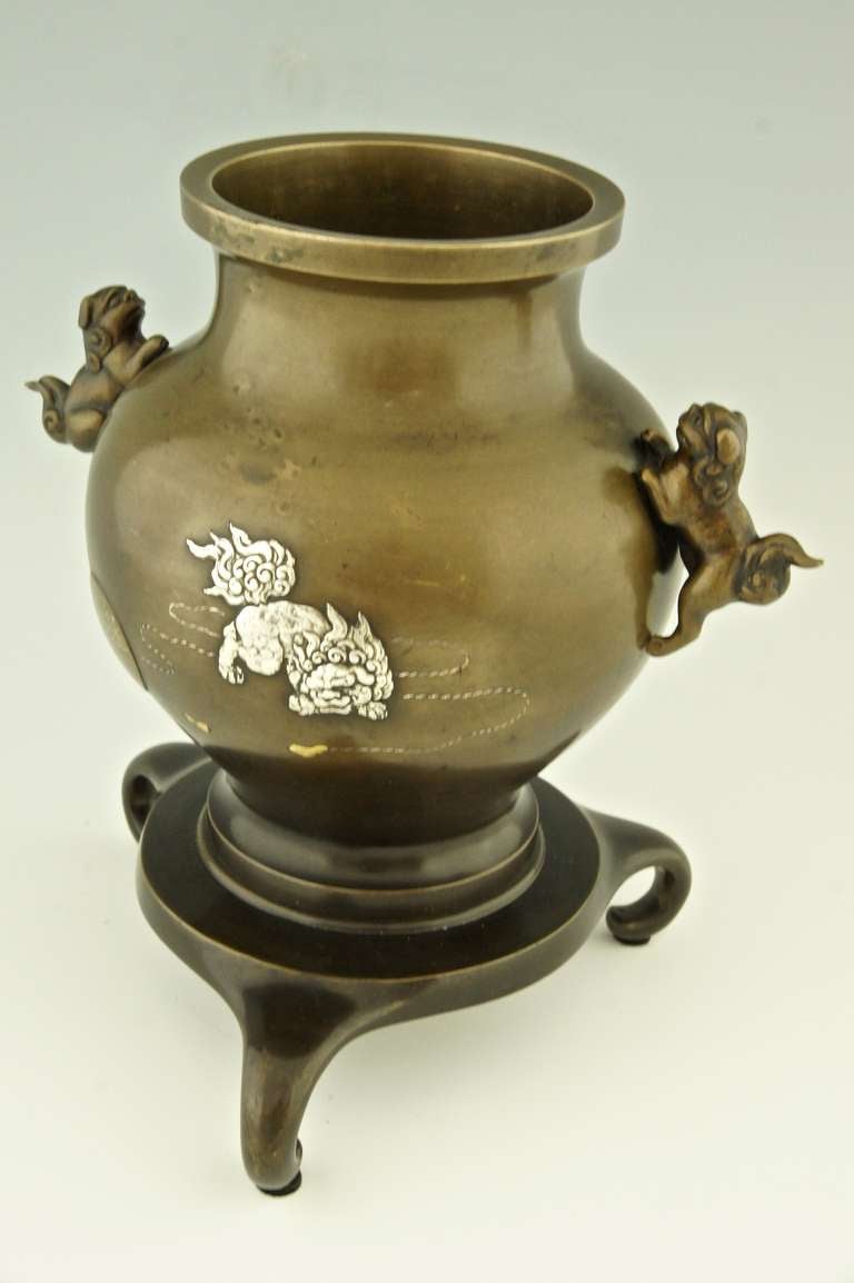 Antique Japanes Bronze Vase With Foo Lions, Meiji Period.  1