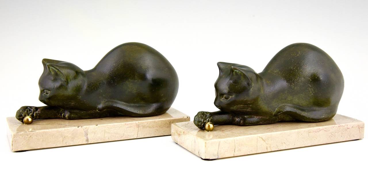Pair of Art Deco Cat Bookends by M. Font, 1935 In Good Condition In Antwerp, BE