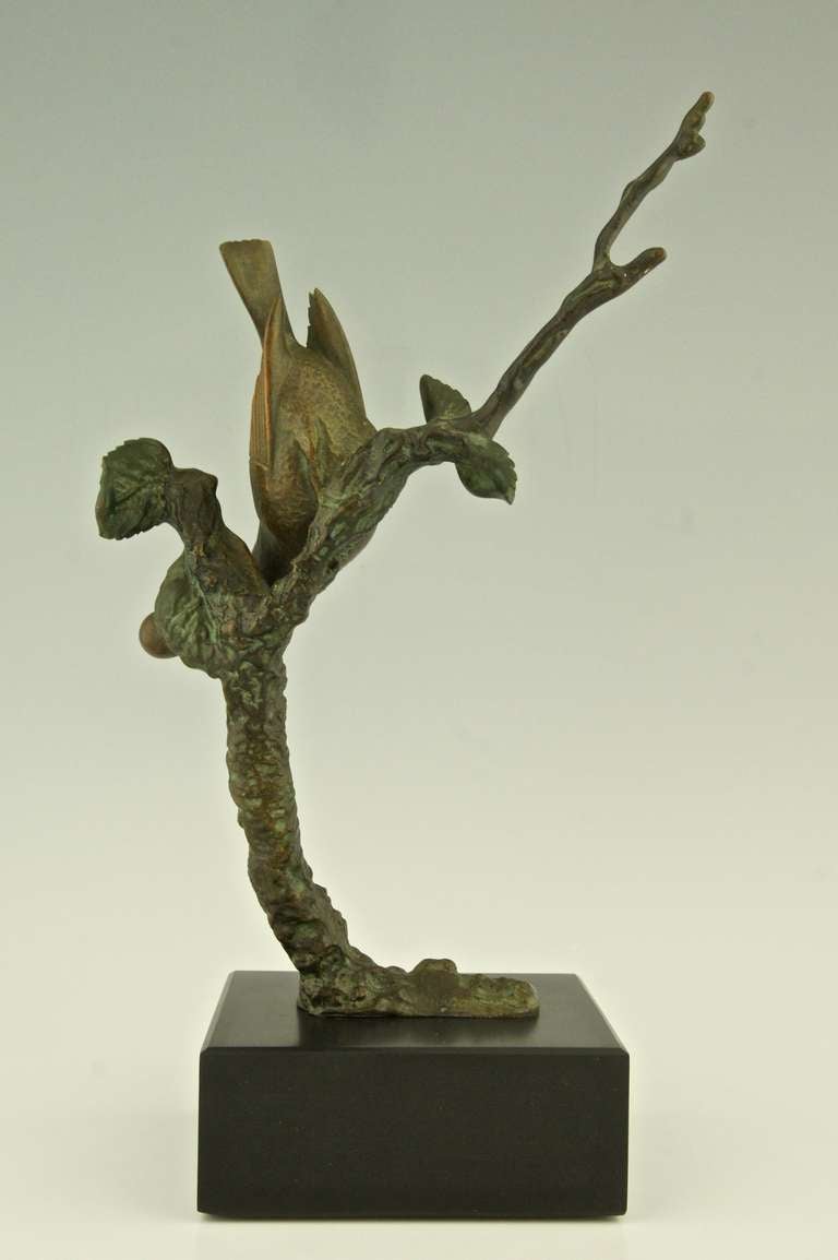 Art déco Sculpture en bronze Art Déco d'un oiseau sur une branche par Irenee Rochard