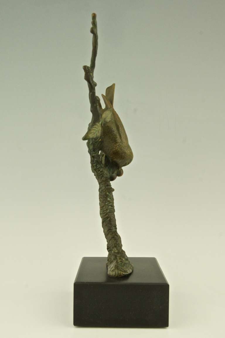 Français Sculpture en bronze Art Déco d'un oiseau sur une branche par Irenee Rochard
