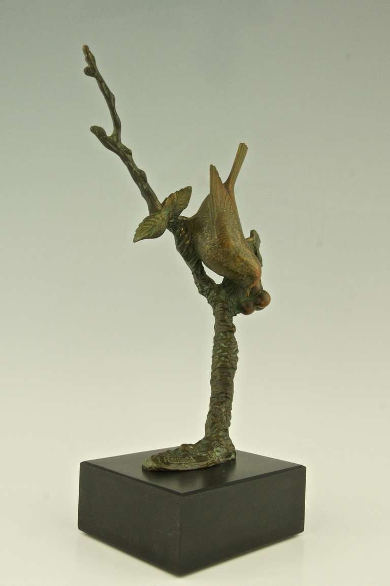 Sculpture en bronze Art Déco d'un oiseau sur une branche par Irenee Rochard Bon état à Antwerp, BE