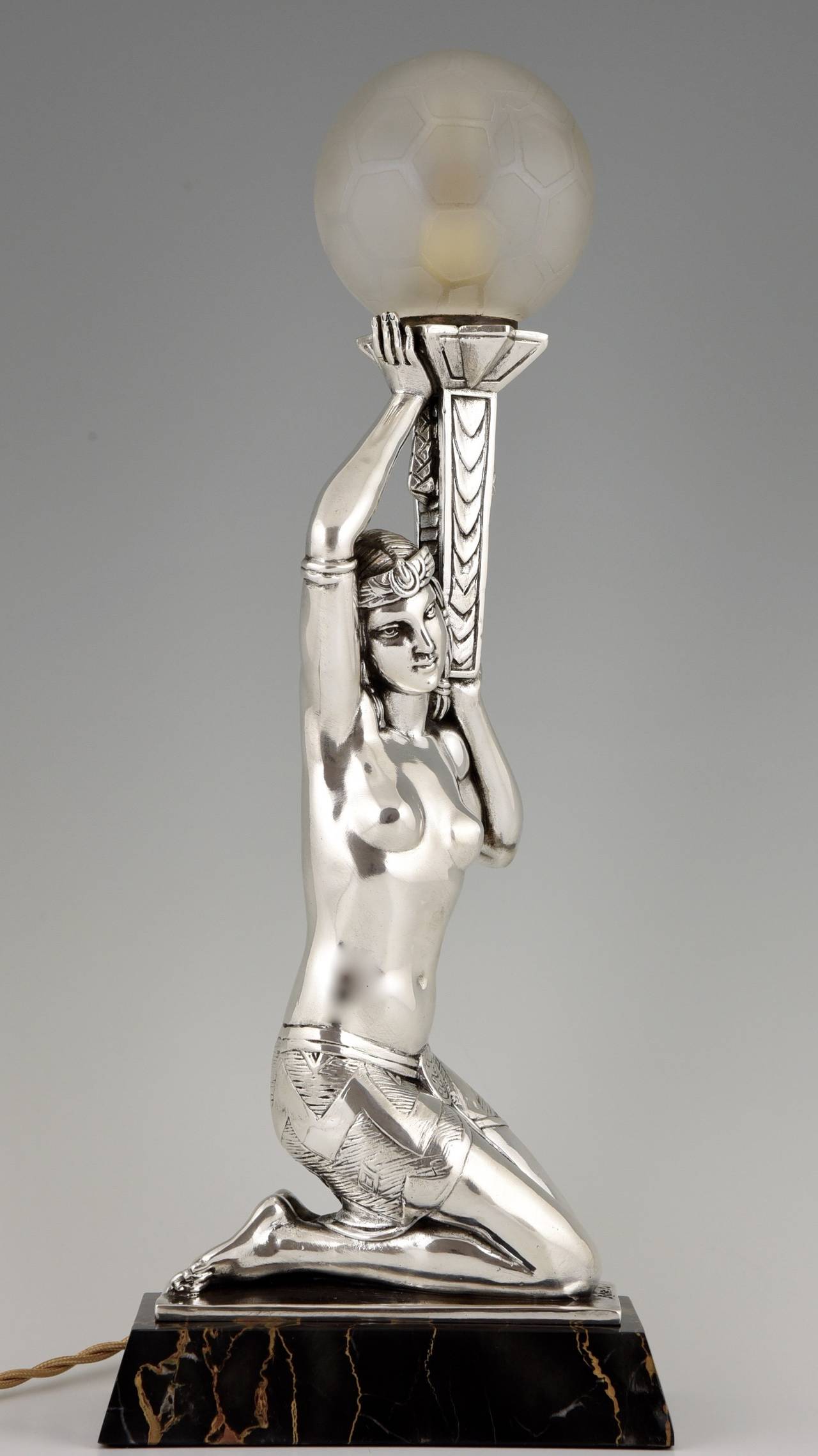 French Art Deco Silvered Lamp with Nude by Salvado, 1930 In Excellent Condition In Antwerp, BE